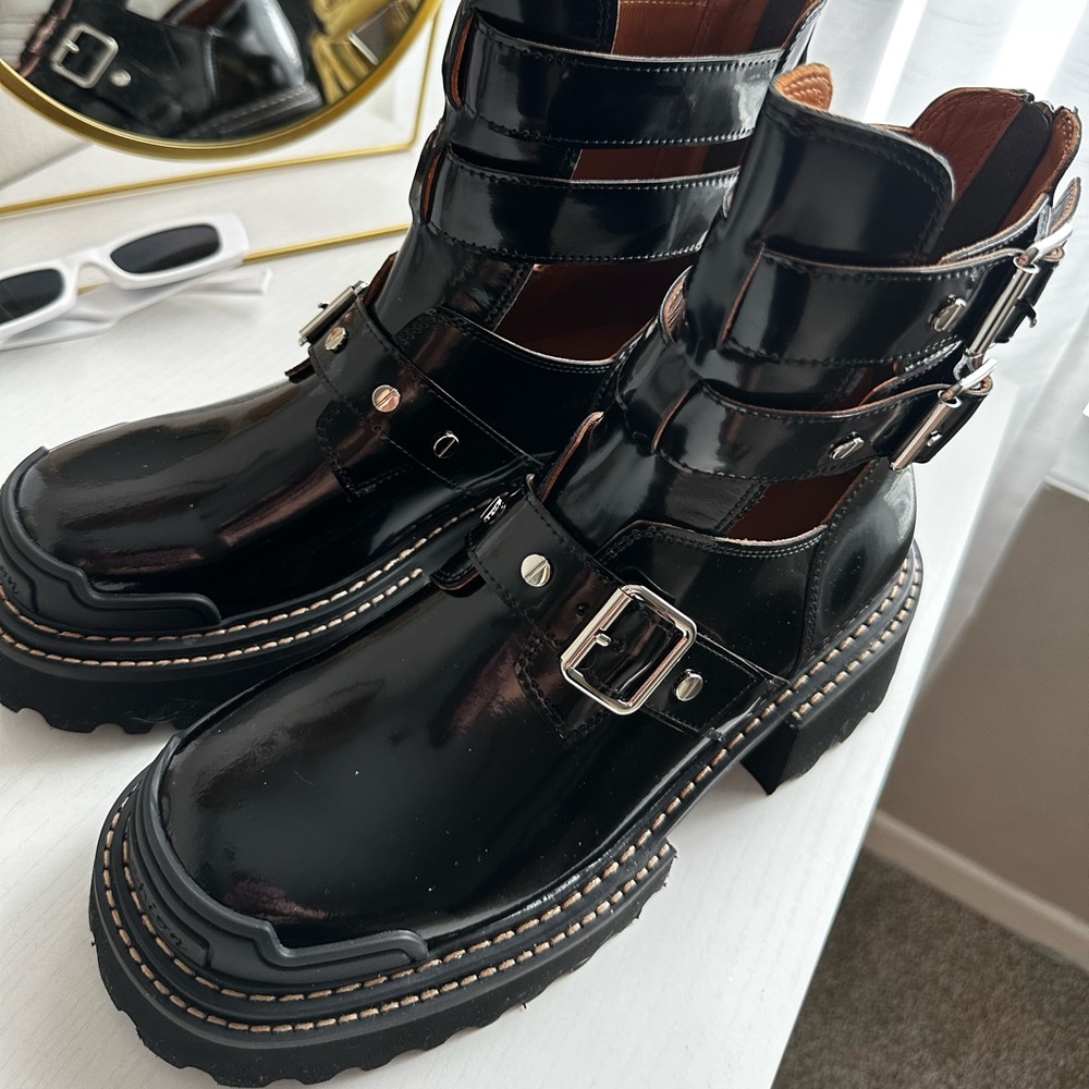Shoes - Picture 5 of 5